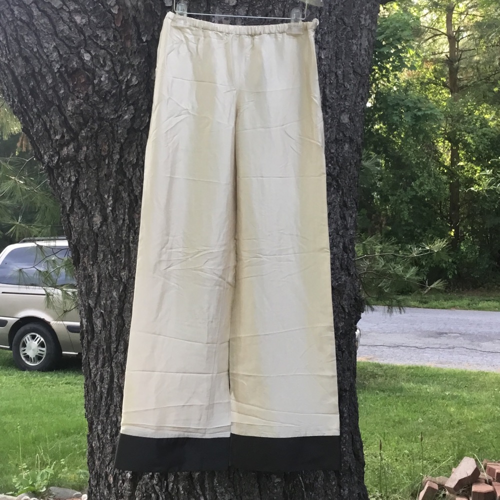 E8) Women’s brand new silky cream&green pants